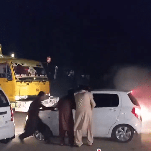 رات گئے میسرو، ضلع گھوٹکی میں ٹرکوں پر فائرنگ، ٹائر پھاڑ دیے گئے